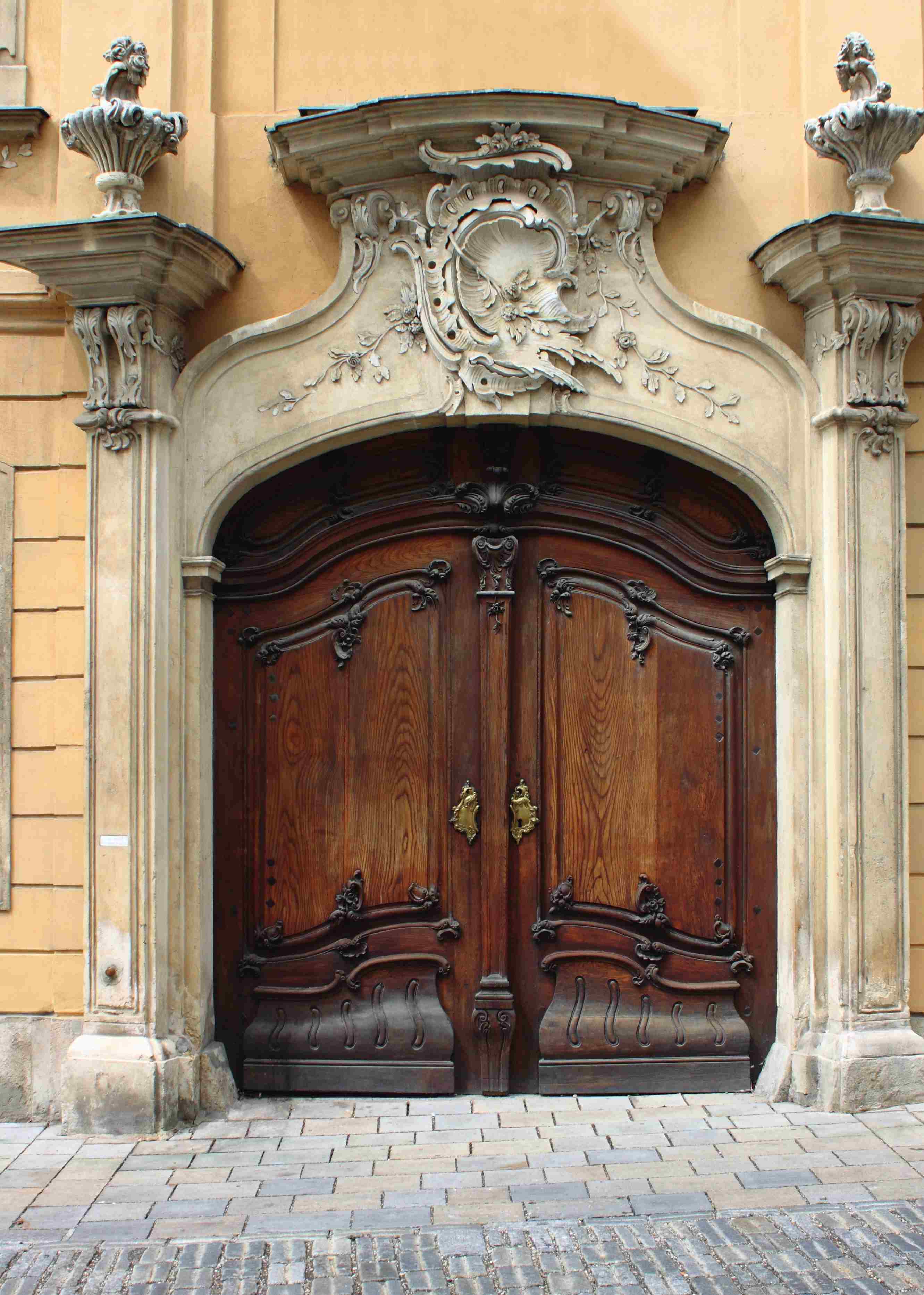 Geschmiedete Fenster & Türgitter sind auch heute noch Zierde und