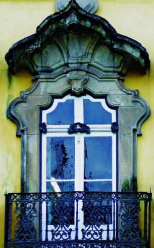 Fenster mit barockisierendem Sturz