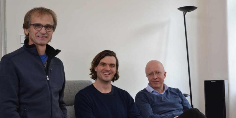 Sehr zufrieden mit dem Ergebnis: Schreiner Wittmann, Architekt Stadler und Bauherr Müller