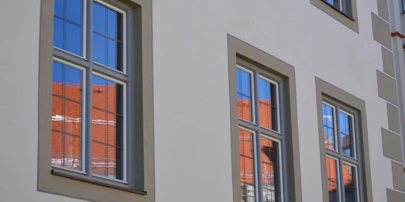 Fenster mit historisierendem Fensterglas