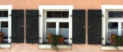 Denkmalfenster mit Fensterläden