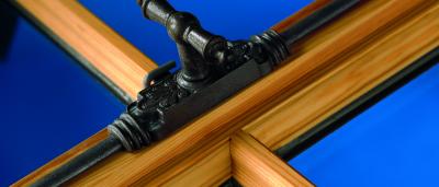 Holzfenster mit aufliegendem Schubstangengetriebe bzw Fenstergriff bzw. Basküle