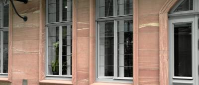 Kastenfenster aus Holz mit Bleisprossenverglasung