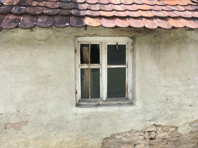 Historisches Fenster in schlechten Zustand