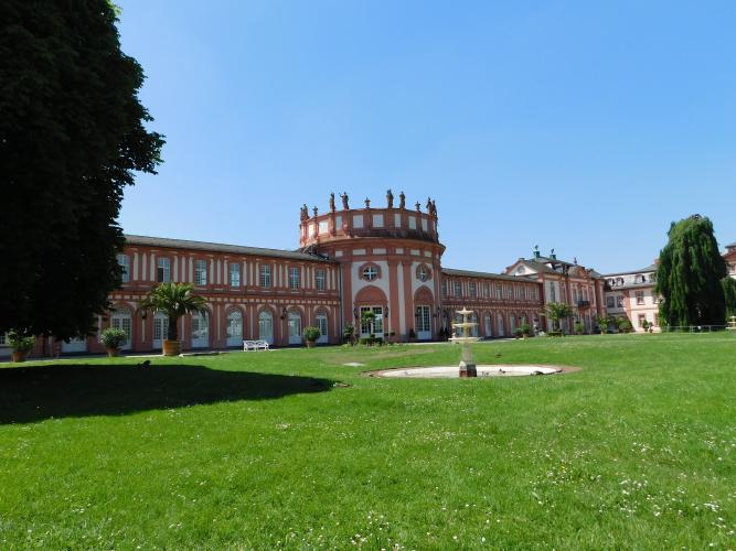 Das Schloss Biebrich in Wiesbaden ist der Sitz des hessischen Landesdenkmalamtes