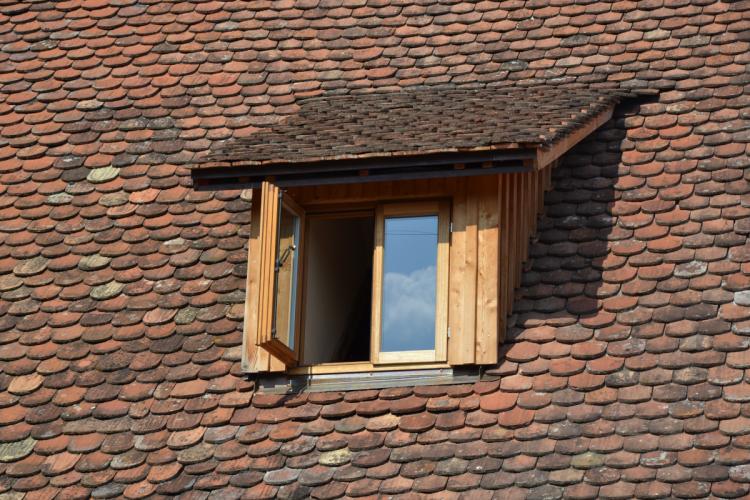 Gaubenfenster die nach außen öffnen