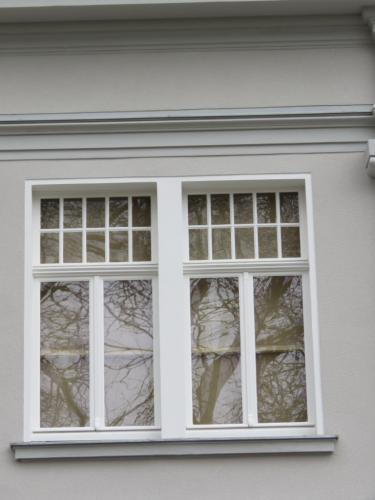 Feuerwache Einbau neue Fensterflügel mit Silikondichtung nach der Restaurierung