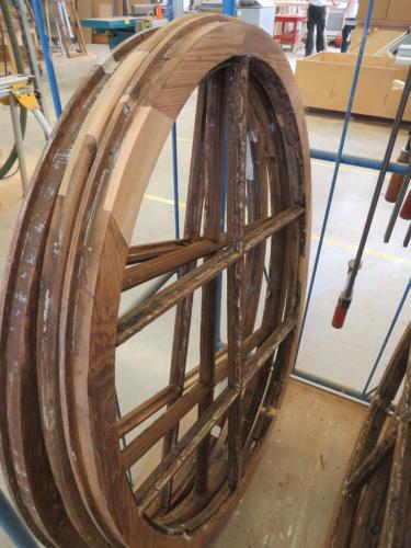 Ochsenaugenfenster Bestandsfenster geringe Beschädigungen in der Werkstatt