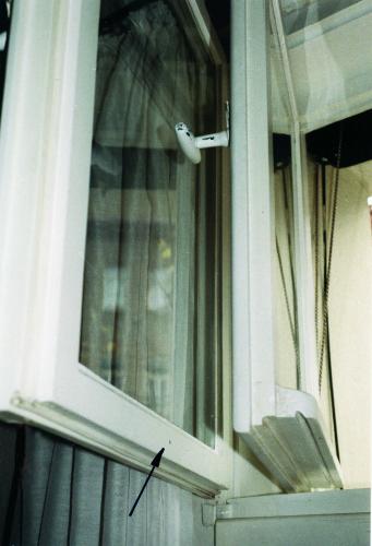 entfernter Puffer am Flügelpaar im Rahmen der Restaurierung