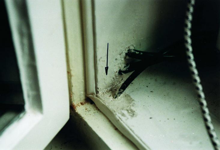 raue Stellen in der Oberfläche durch nutzen chemischer Spachtelmasse anstatt Holzeinsatzstücken