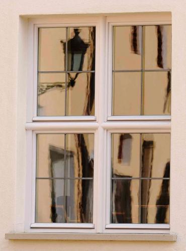 Rekonstruierte Holzfenster mit Bleisprossen und Forcaultverglasung