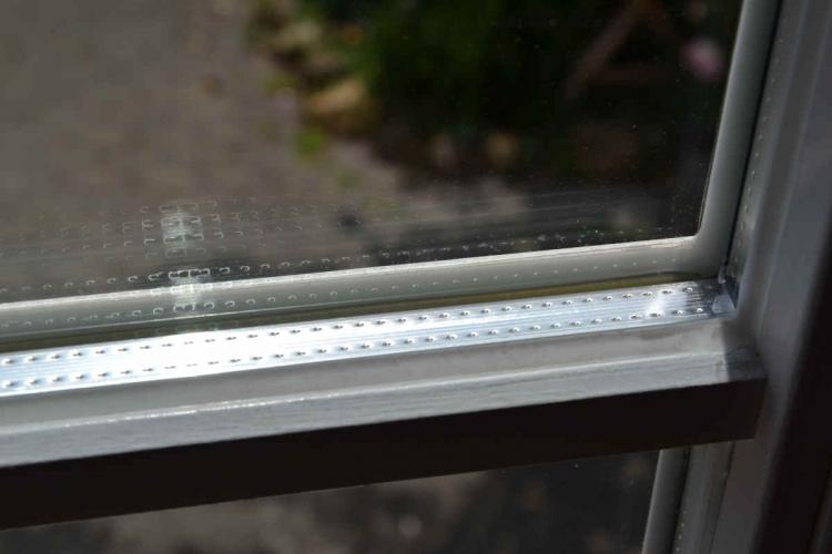 Wiener Sprosse mit Abstandshalter aus Aluminium