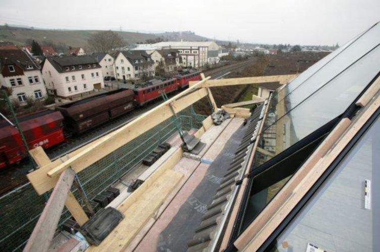 Hohes Lärmaufkommen durch angrenzende Bahnstrecke