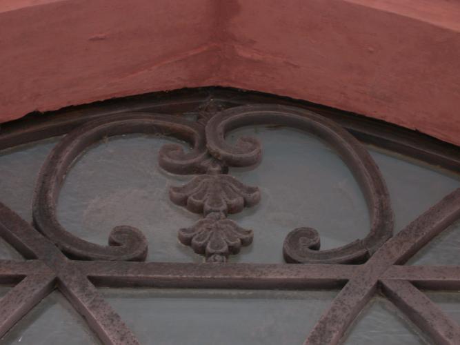 Außen vorgesetzte Ornamentik