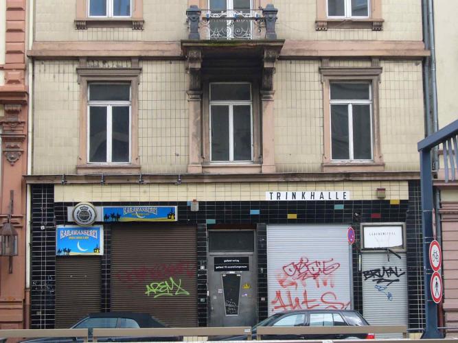 Schaufenster vor der Sanierung