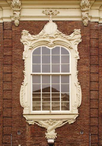 Vertikalschiebefenster an einem Repräsentationsbau