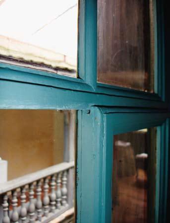 Die Innenansicht zeigt ein baugleiches Fenster im selben Objekt.