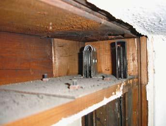 Die Umlenkrolle führt den Seilzug.