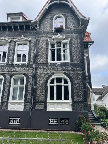 Mit Schiefer verkleidete Fassade