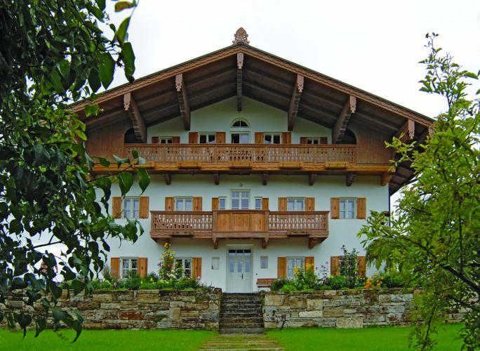 Außenansicht mit Läden