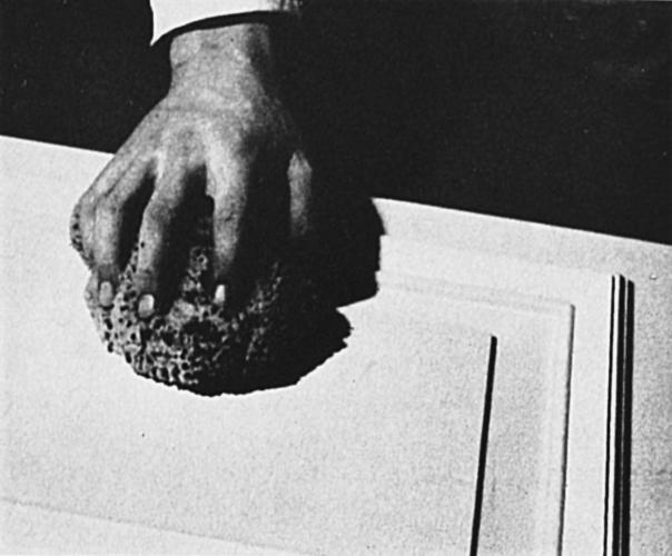 Nach erfolgter Rissbildung wäscht man das Dextrin mit Wasser wieder ab