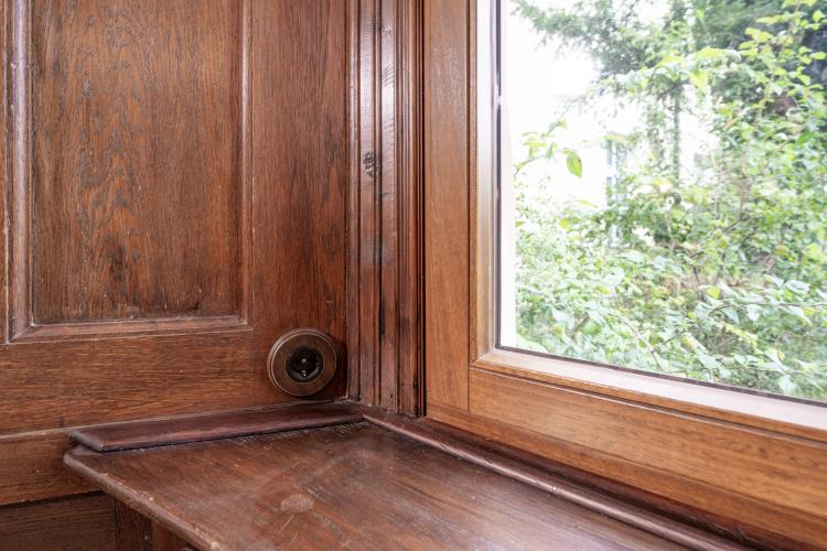 Geschlossene Brüstungsfuge am Küchenfenster