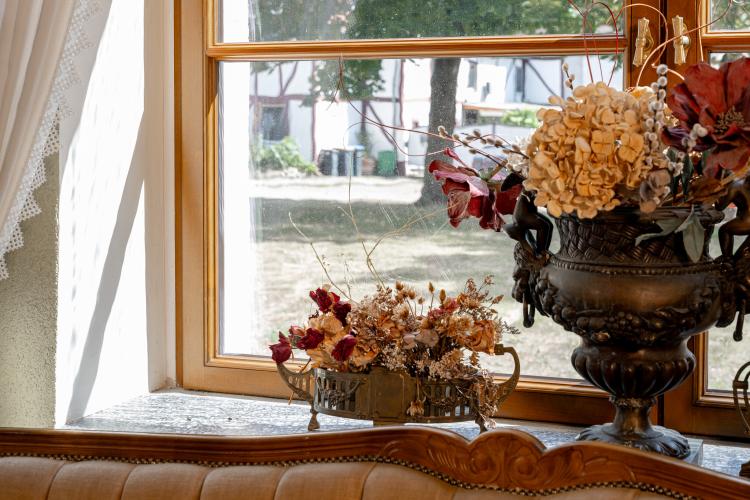 Fenster mir Restaurierungsglas sorgen für einen authentischen Ausblick