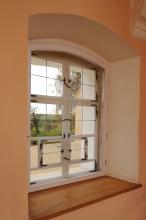 historisches Holzfenster mit Beschlagteilen