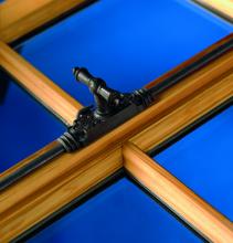 Holzfenster mit aufliegendem Schubstangengetriebe bzw Fenstergriff bzw. Basküle